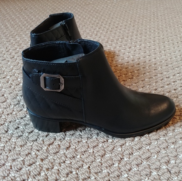 Munro Jolynn Ankle Boot/Bootie in Black Leather - Picture 3 of 6